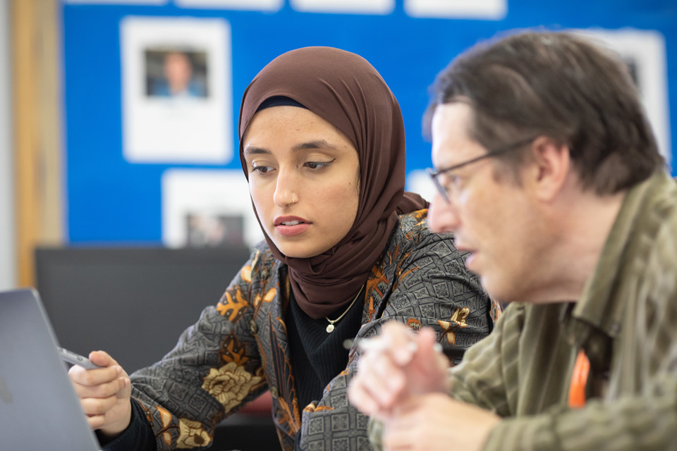 Femaile muslim student sitting with an advisor