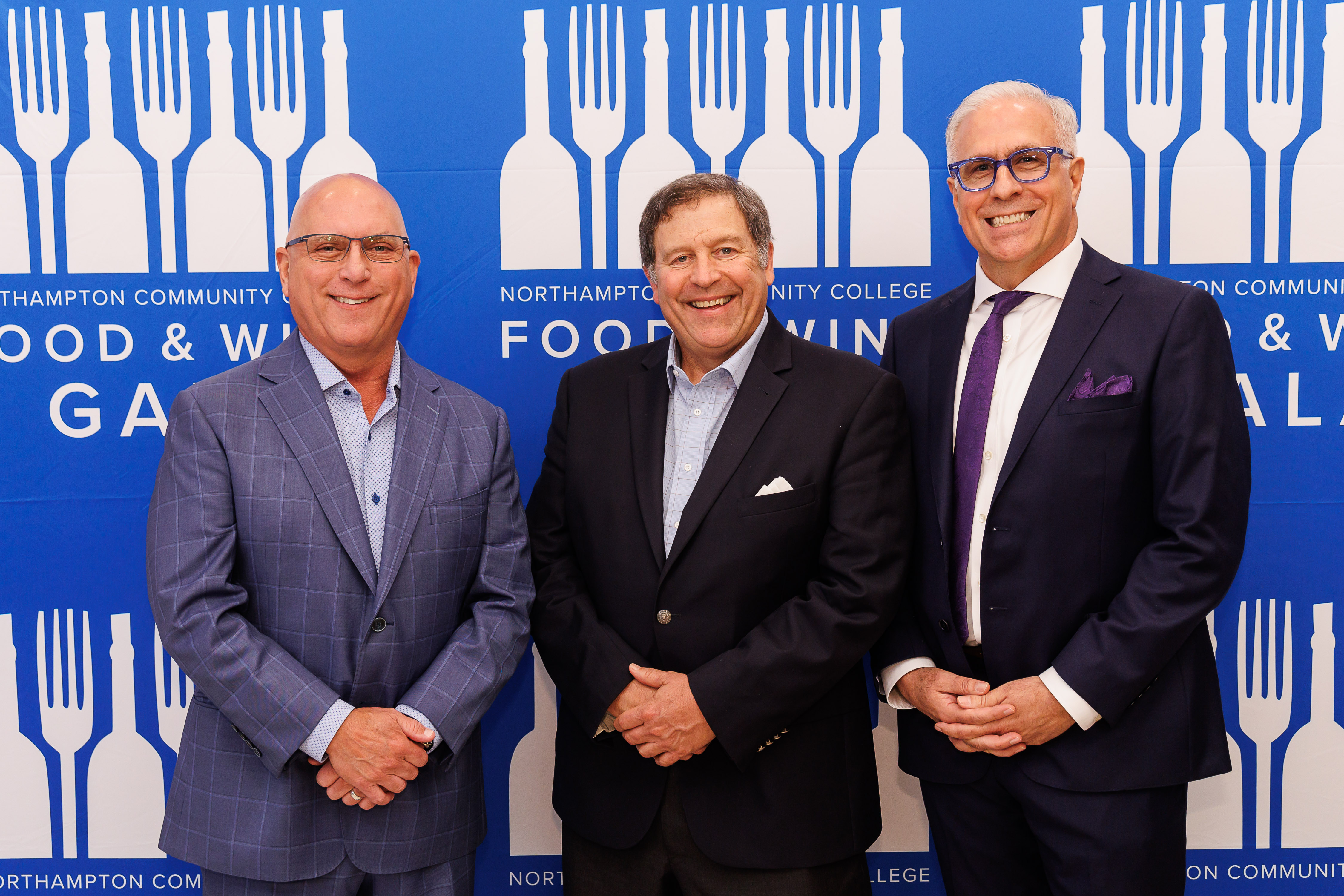 Master of Wine, Chris Cree with Gala Co-chairs